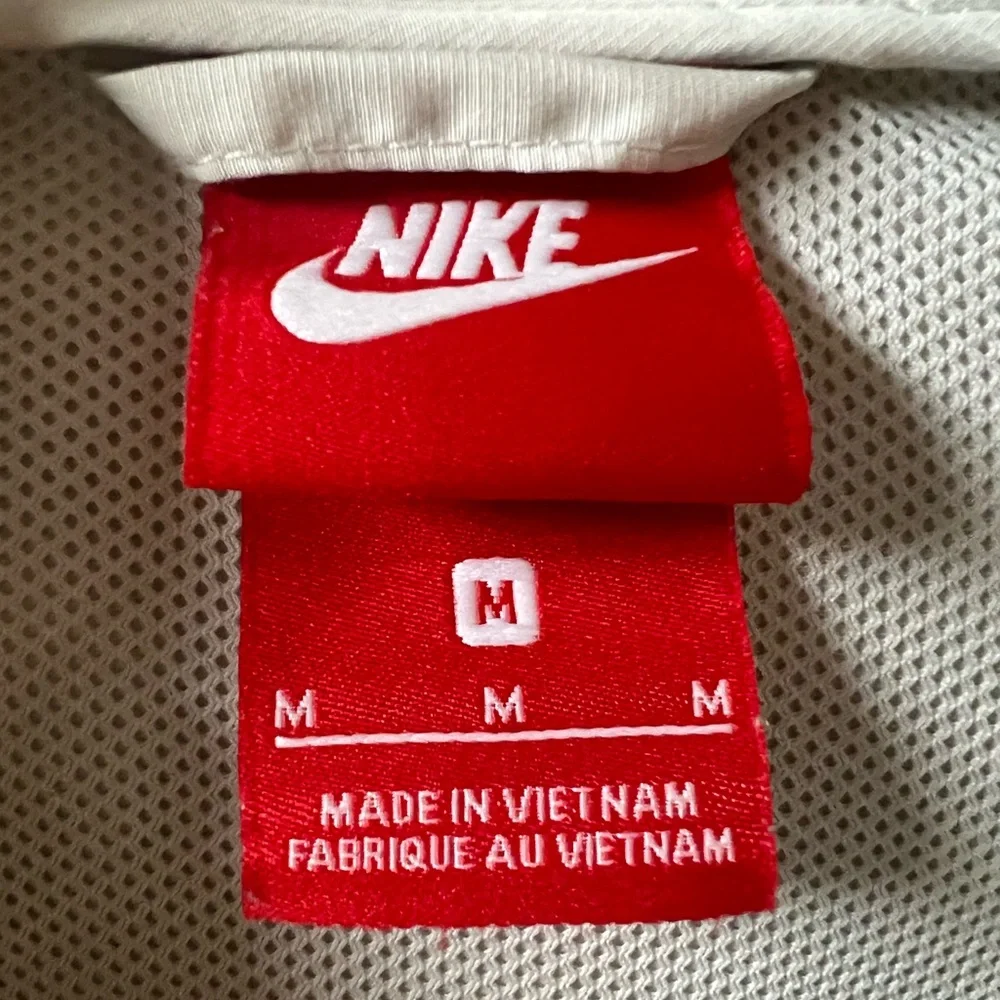 Nike Cream, White, & Gray Windbreaker - Picture 4 of 9